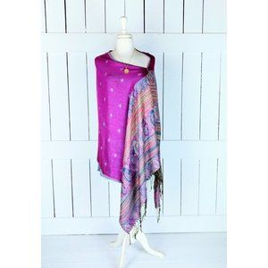 Paisley floral silk pashmina fringe shawl cover up / draped poncho tasse…